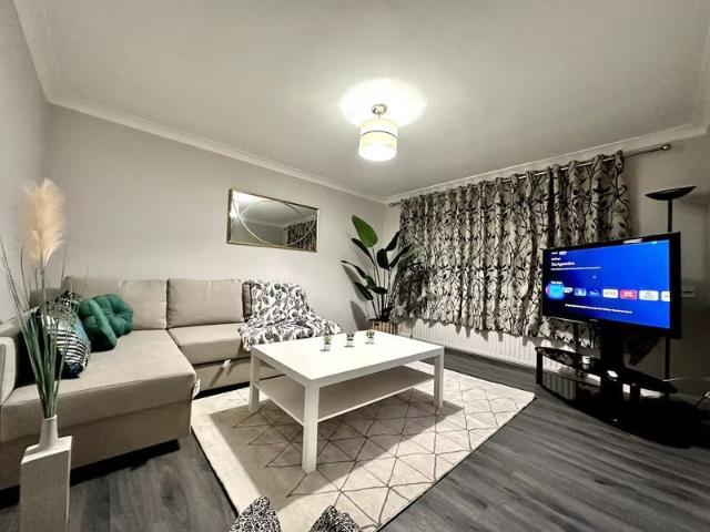 Flat for rent in Iver, Richings Park
