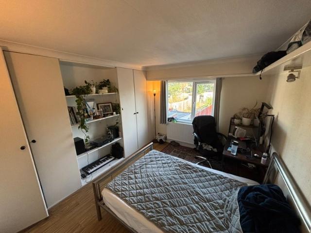 Room for rent in Summerstown, Greater London