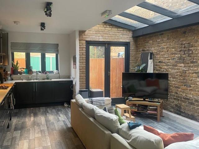 Room for rent in Old Ford, Mile End