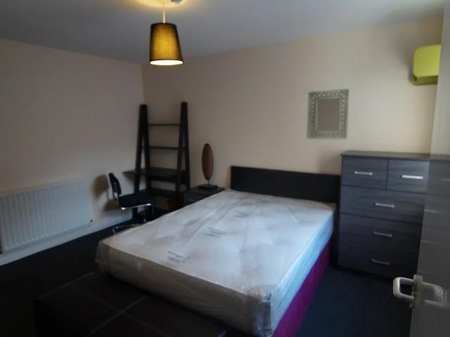 Room for rent in Allerton, Calderstones