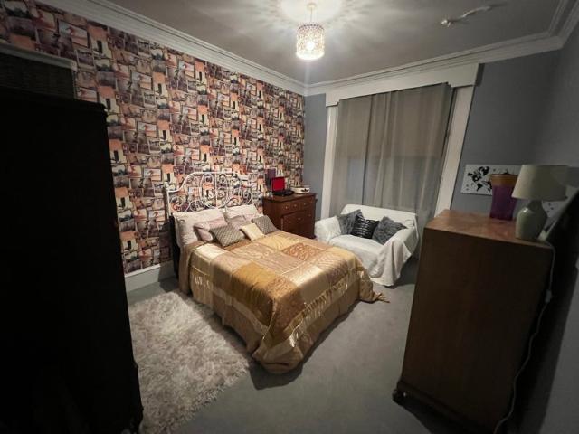 Room for rent in Maryhill Park, Summerston