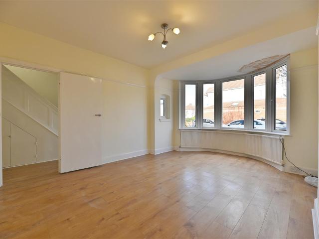 Room for rent in Clayhall, Greater London