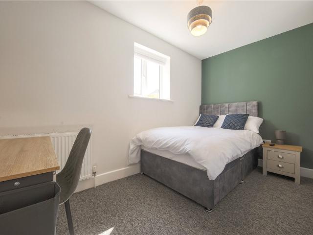 Room for rent in Westborough, Surrey