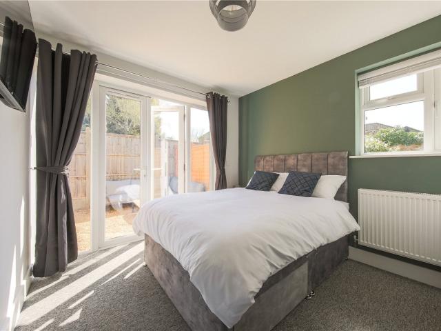 Room for rent in Westborough, Surrey