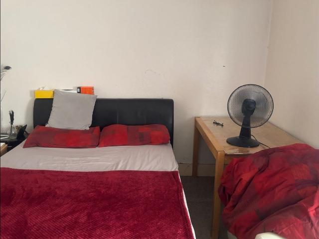 Room for rent in Wallington, Greater London