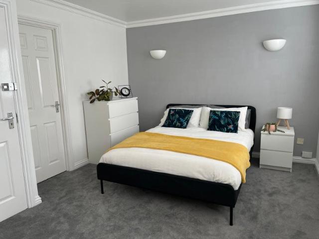 Room for rent in Three Bridges, Glynde