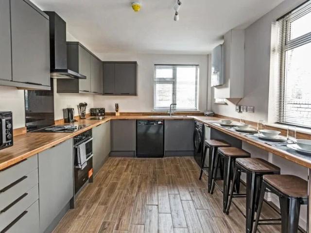 Room for rent in Clifton, South Yorkshire