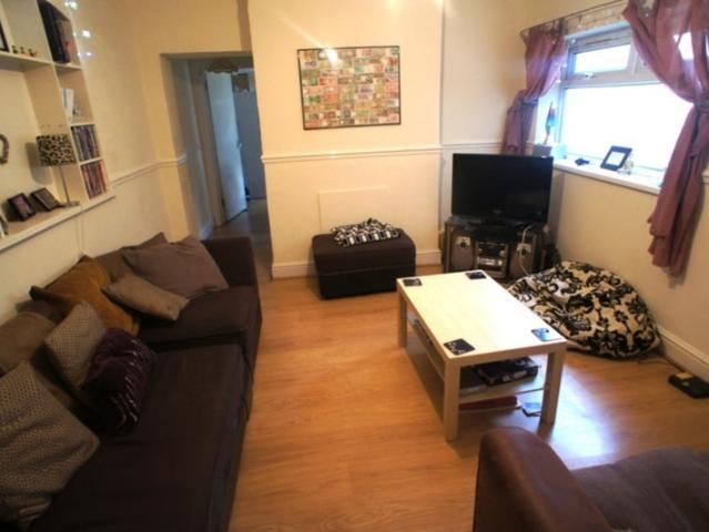 Room for rent in Plasnewydd, Falcon Lodge