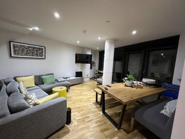 Room for rent in South Lambeth, Greater London