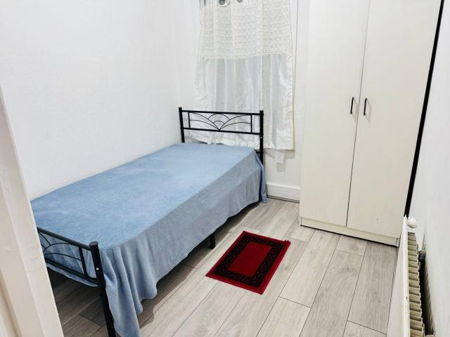 Room for rent in Seven Kings, Greater London