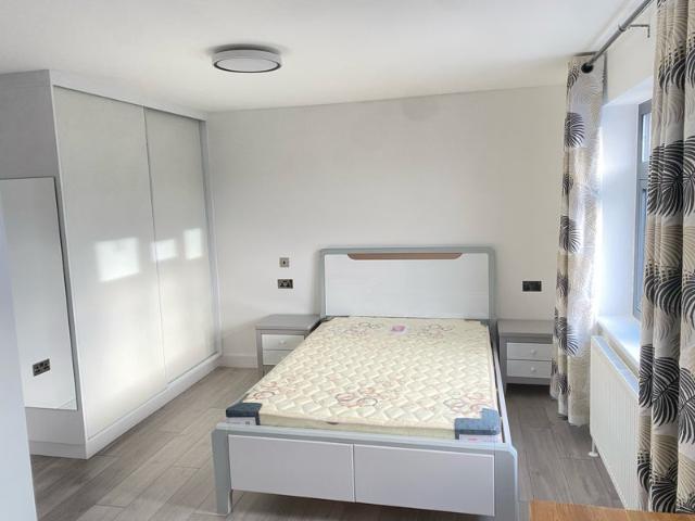 Room for rent in London Borough of Ealing, Park Royal