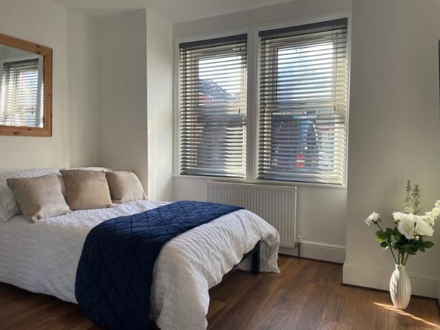 Room for rent in Foxholes, Poole