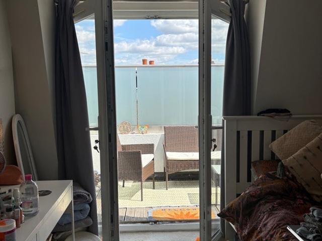 Room for rent in Summerstown, Greater London