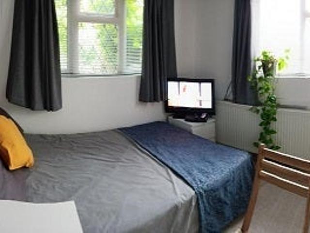 Room for rent in Highams Park, Greater London