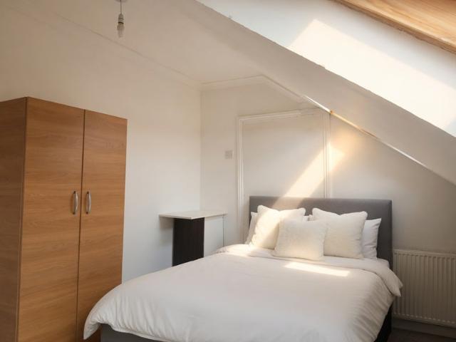 Room for rent in Highams Park, Greater London