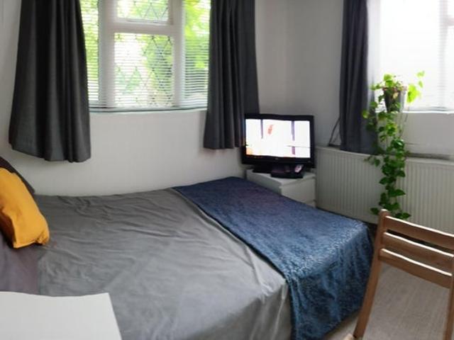 Room for rent in Highams Park, Greater London