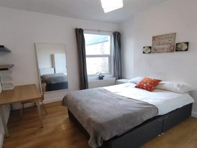 Room for rent in Earlsfield, Greater London