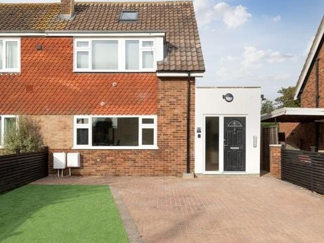 Room for rent in Colnbrook with Poyle, Slough