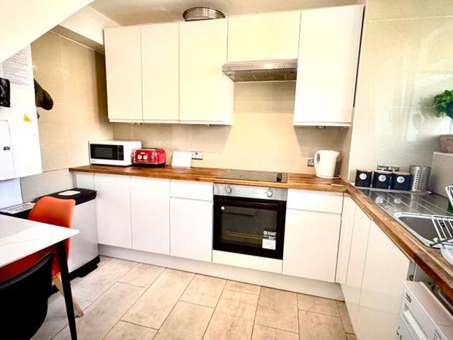 Room for rent in Tunworth Neighbourhood, Greater London
