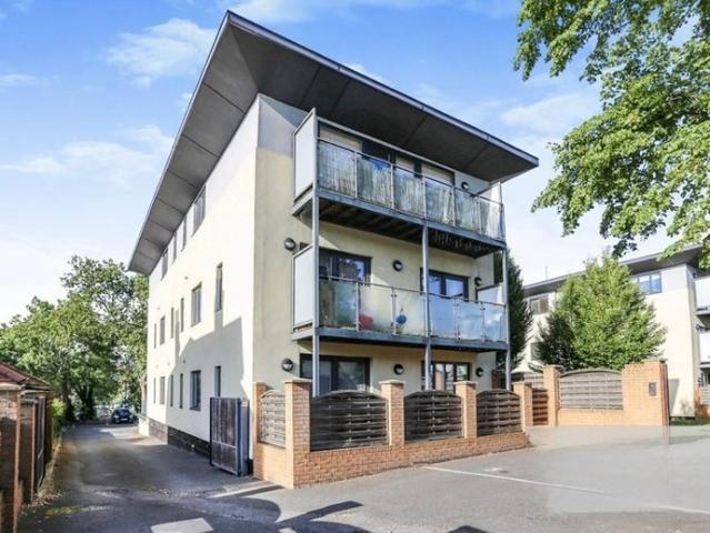 Room for rent in Coldharbour, Greater London