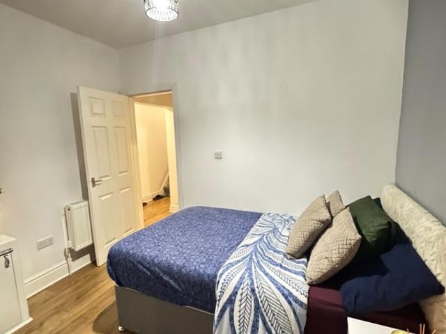 Room for rent in Stoneycroft, Calderstones