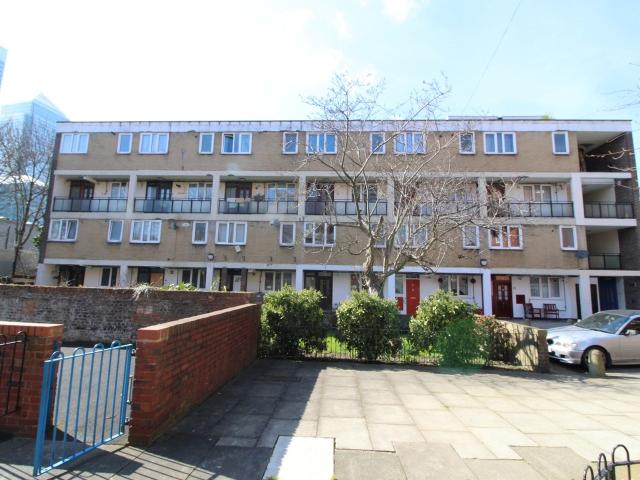 Room for rent in Poplar Grove, Greater London