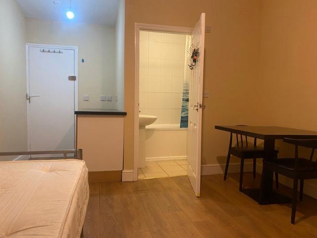 Room for rent in South Chingford, Greater London