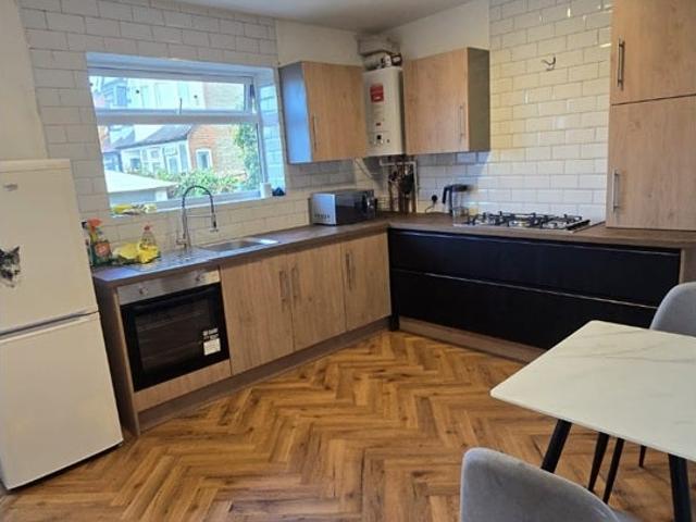 Room for rent in South Chingford, Greater London