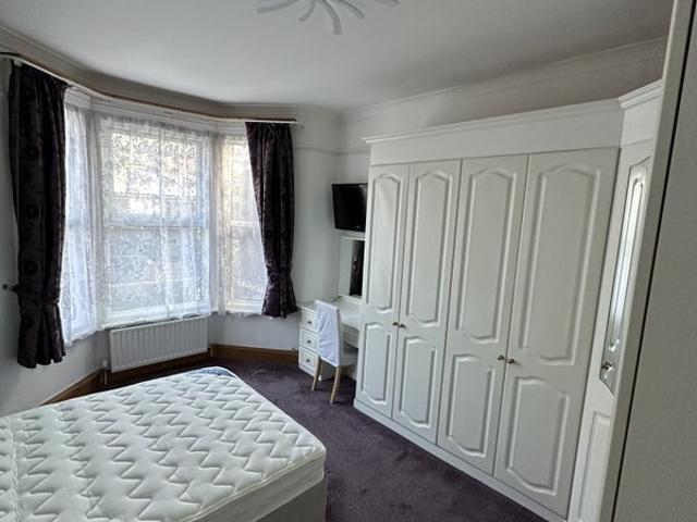 Room for rent in Little Ilford, Greater London