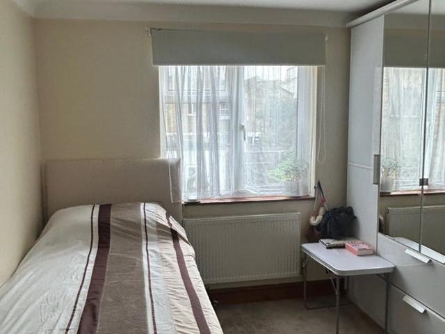 Room for rent in Southfields, Greater London