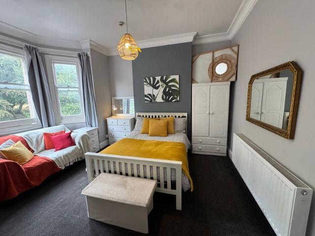 Room for rent in Dixons Green, Dudley