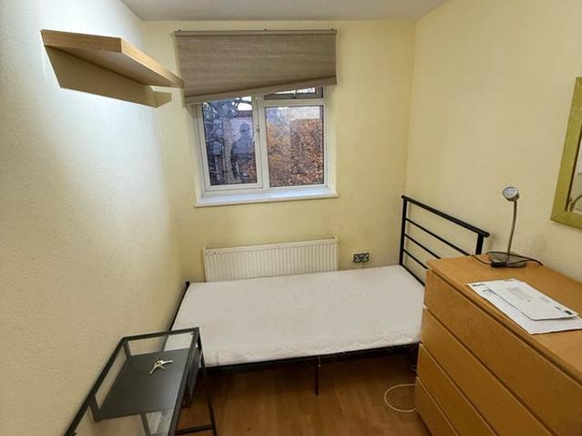 Room for rent in Southfields, Greater London