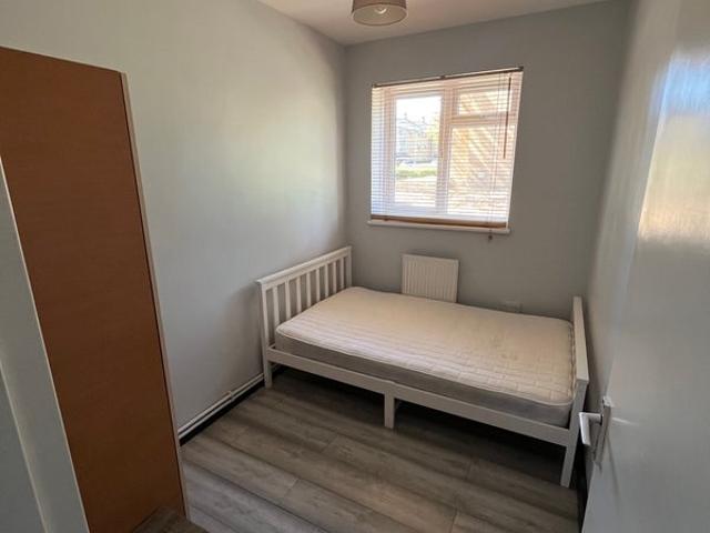 Room for rent in Southfields, Greater London