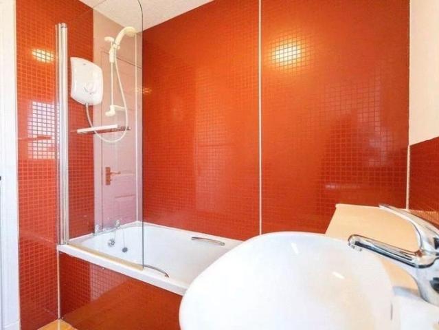 Room for rent in Piershill, Scotland