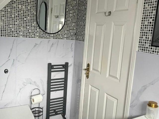 Room for rent in West Park, West Yorkshire