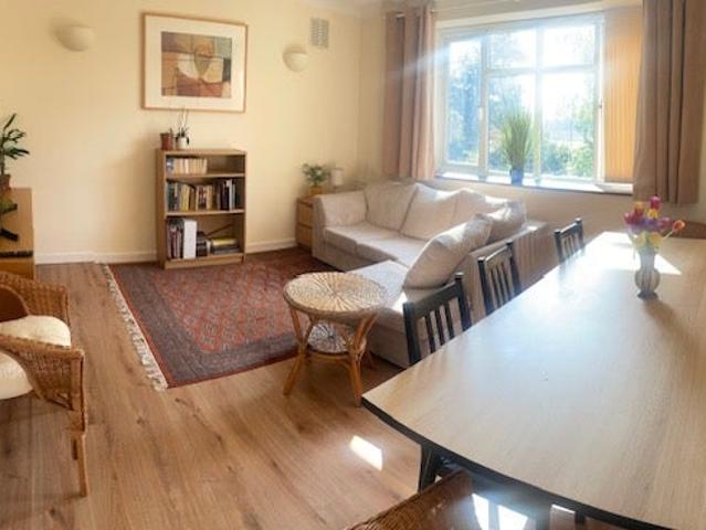 Room for rent in London Borough of Hounslow, Strand