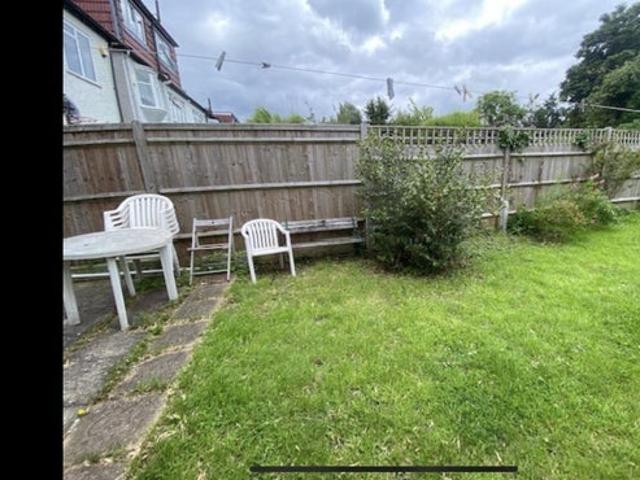 Room for rent in London Borough of Merton, Merton Park