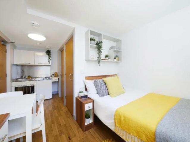 Flat for rent in Portsea, City Of Portsmouth