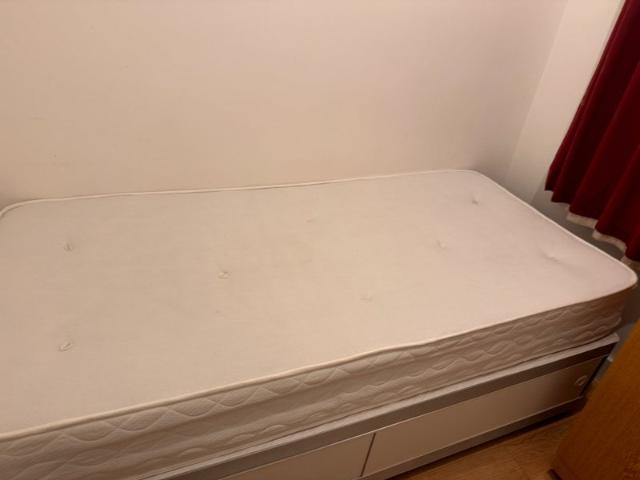 Room for rent in London Borough of Merton, Greater London