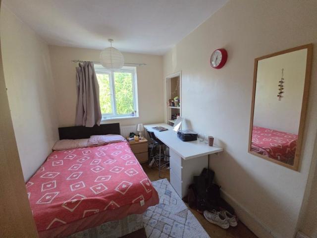 Room for rent in Henry Prince Estate, Greater London