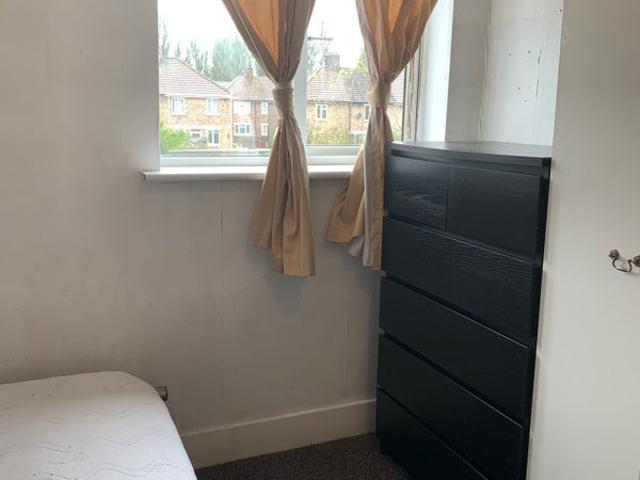 Room for rent in Chapel End, Highams Park