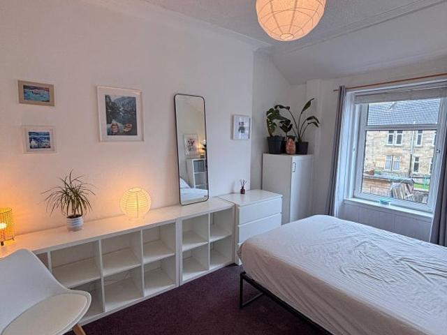 Room for rent in West Drumoyne, Glasgow