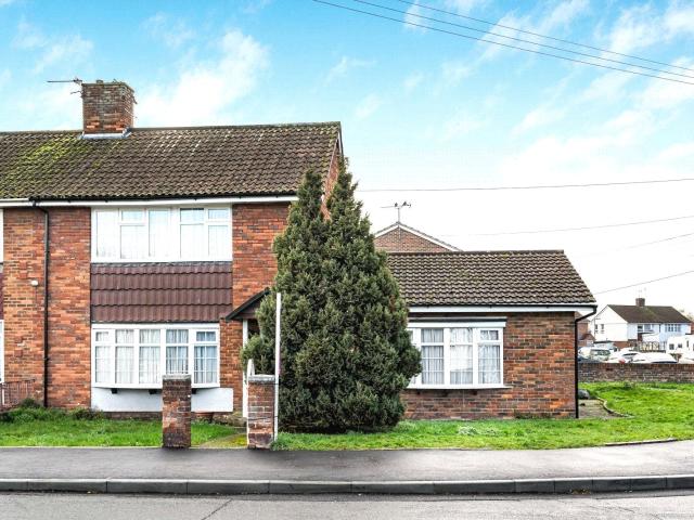 Flat for rent in Stanwell, Spelthorne