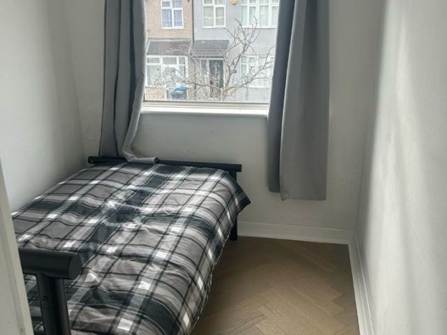 Room for rent in London Borough of Merton, Greater London