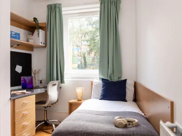 Room for rent in Lansdowne, Bournemouth