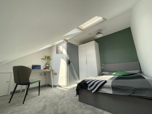 Room for rent in Wallington, Greater London