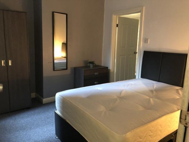 Room for rent in Greenheys, Greater Manchester