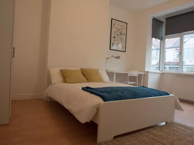 Flat for rent in London Borough of Merton, Greater London