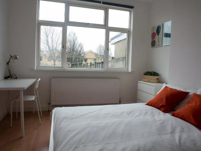 Flat for rent in London Borough of Merton, Greater London