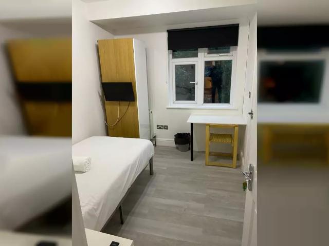 Room for rent in London Borough of Merton, Mitcham